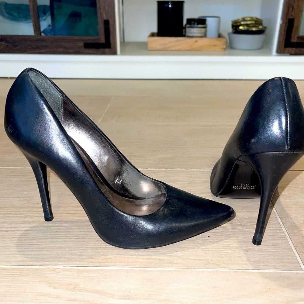 Cathy Jean Black Pumps
